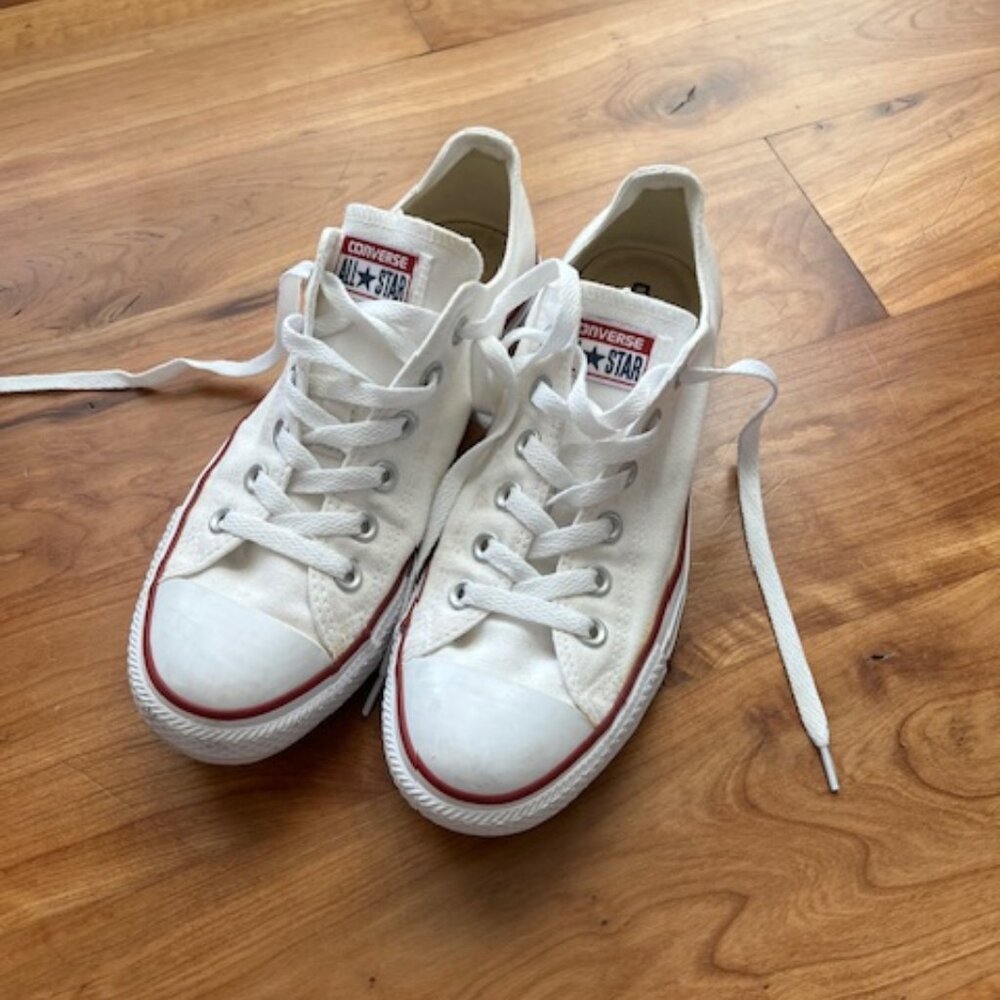 Classic White Low-Top Canvas Sneakers with Red Trim - Picture 2 of 5
